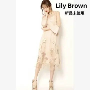 Lily Brown 아프리카 플라워 자수 원피스 베이지