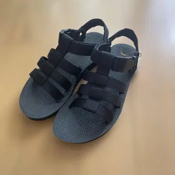 Teva 블랙 스포츠 샌들