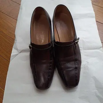요시노야 다크 브라운 가죽 스트랩 신발