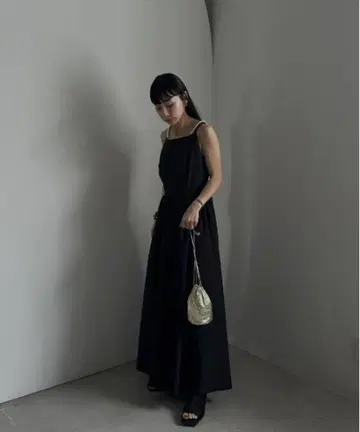 MEDI PEARL STRAP DRESS 블랙 S 사이즈