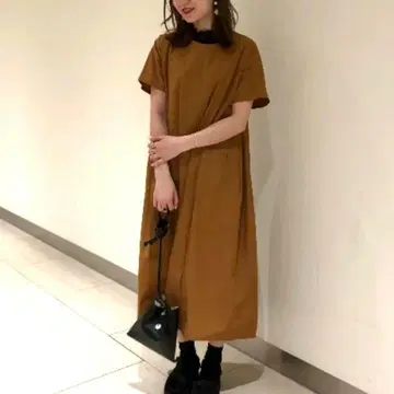 레이빔즈 턱 절개 원피스