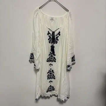 CHIC COMMECTION 화이트 자수 원피스 M 사이즈