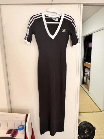 아디다스 오리지널 블랙 V넥 롱 원피스 XS