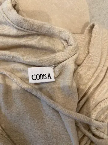 CODE A 베이지 긴팔 상의 M