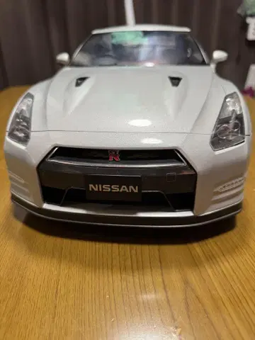 Nissan GT-R 1/8 스케일 완성품 데아고스티니