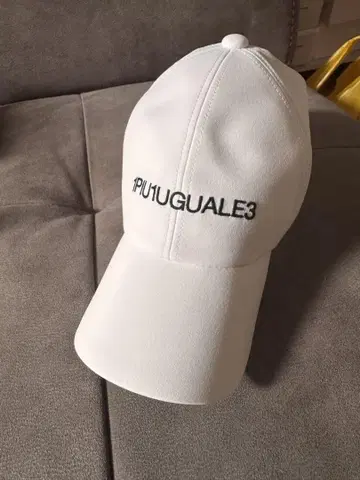 1PIU1UGUALE3 화이트 모자 미사용