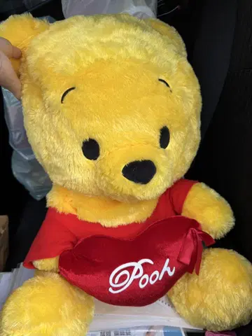 푸우 봉제 인형 빅 빨간 셔츠
