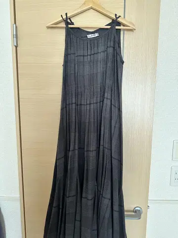 블랙 스트라이프 슬리브리스 원피스