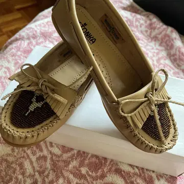 MINNETONKA 비즈 장식 모카신 베이지 새상품