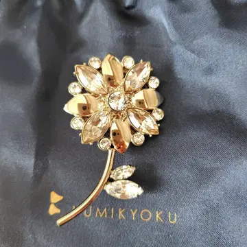 KUMIKYOKU 꽃 모양 브로치