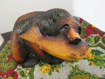 곰 입상, 나무 조각