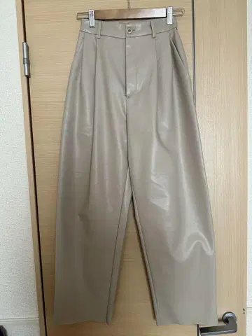 베이지 가죽 와이드 팬츠