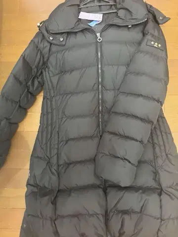 타트라스 롱 기장 한 번 착용, 페인트가 묻어 있습니다.