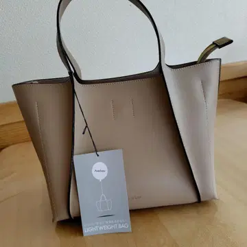 경량 베이지 핸드백 스트랩 포함 미사용