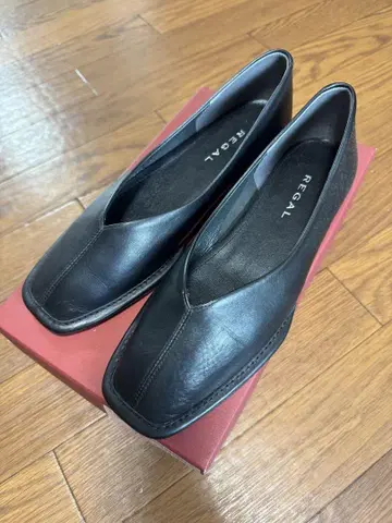 REGAL 블랙 플랫 슈즈