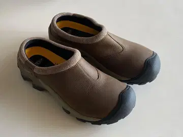 KEEN HOWSER III 슬라이드 26.5cm