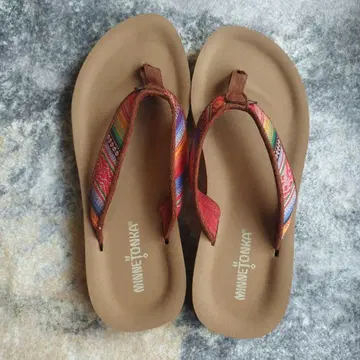 새상품 MINNETONKA 샌들! 사이즈 7 (약 24cm)