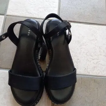 RANDA 블랙 샌들 스트랩 포함