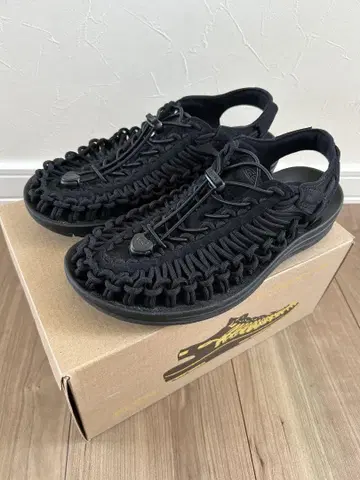 KEEN UNEEK 킨 유니크 블랙 24cm