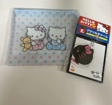 헬로키티 플랫 파우치 & 아크릴 참 세트
