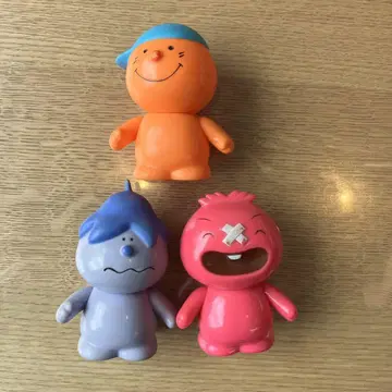 이런 아이가 있을까? 울고 있는 인형, 엄마와 함께