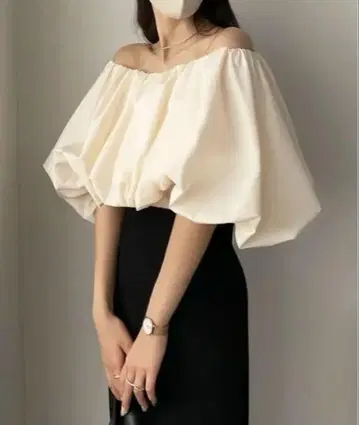 아이보리 오프숄더 벌룬 슬리브 M