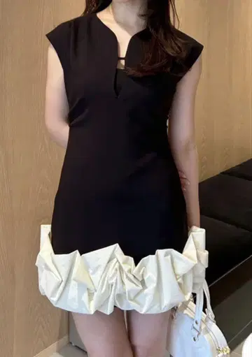 LILY BROWN 버블 헴 스트레치 미니 원피스