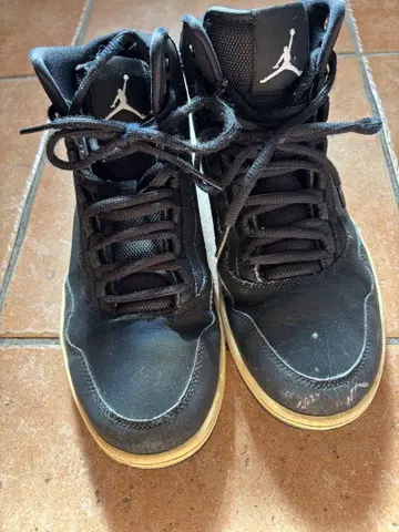 Jordan 블랙 하이컷 스니커즈