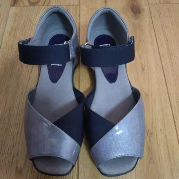 핏핏 여성용 샌들 23.5cm
