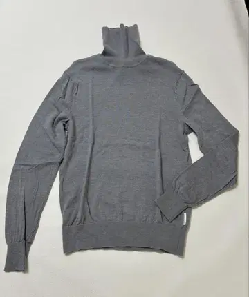 Armani Exchange 터틀넥 니트 그레이