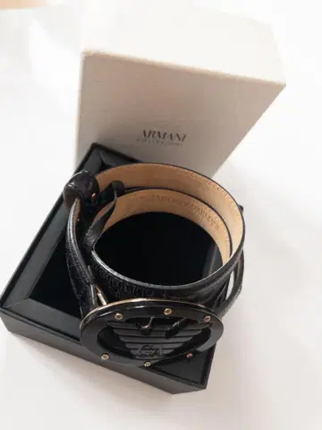 Armani 로고가 있는 가죽 벨트 #새상품급