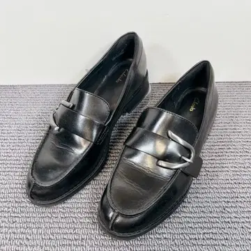 한정판 클락스 가죽 버클 로퍼 23.5cm 여성용