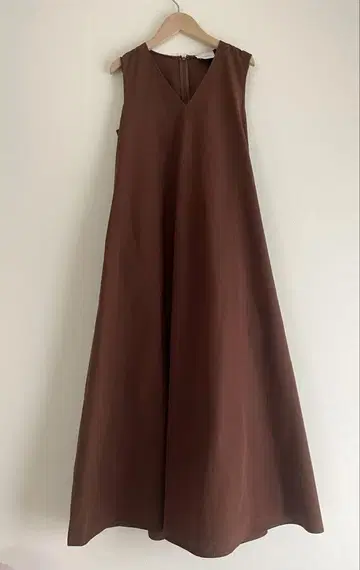 유나이티드 애로우즈 브라운 슬리브리스 롱 원피스