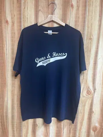 GUNS & HOSES 배틀 오브 더 배지 티셔츠 (XL)