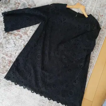 새상품급  더마 컬렉션 컷워크 레이스 튜닉 블랙