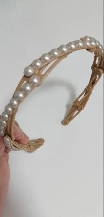 베이지 펄 장식 헤어 밴드
