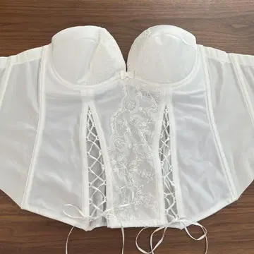 화이트 브라이덜 이너 & 플레어 팬츠