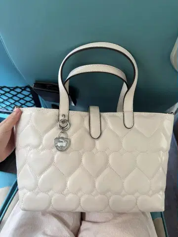 화이트 하트형 퀼팅 백