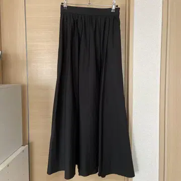 투모로우랜드 블랙 개더 롱 스커트