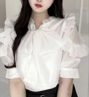 titty&Co. 프릴 블라우스