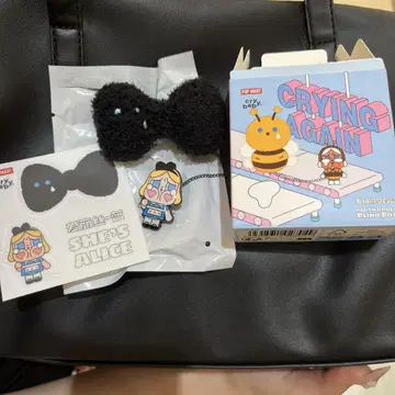 POPMART CRYBABY 봉제 인형 배지 SHE'S ALICE 앨리스