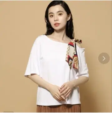 하레 비대칭 티셔츠 스카프 포함 화이트 반팔 티셔츠
