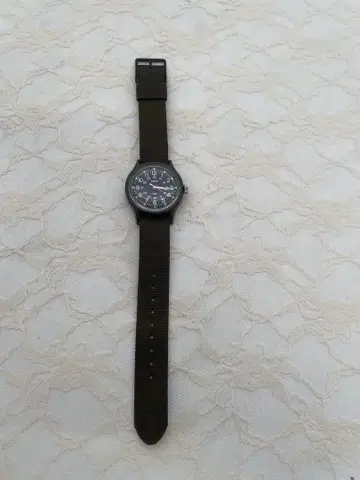 TIMEX 캠퍼 올리브색 유니섹스