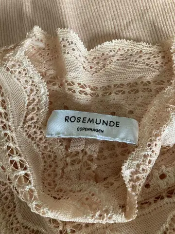 미사용 rosemunde 로즈문드 실크 혼방 하이넥 레이스 슬리브리스