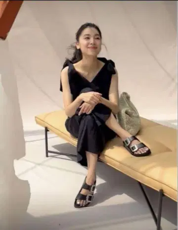 블랙 슬리브리스 올인원