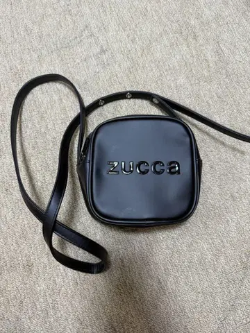 ZUCCA 블랙 숄더백