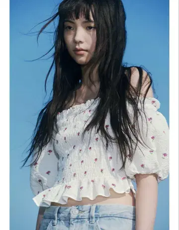 자라 꽃무늬 프린트 상의