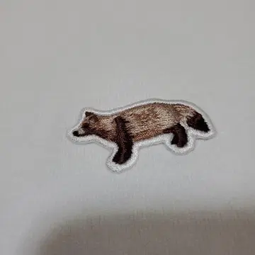 TANUKI STUDIO 가로 너구리 와펜 티셔츠