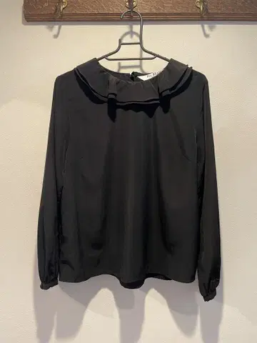 Ray beams 카라 부착 블랙 긴팔 블라우스