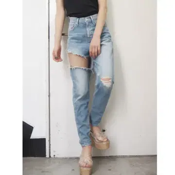 GYDA SIDE RIPPED 페그 탑 데님 팬츠
